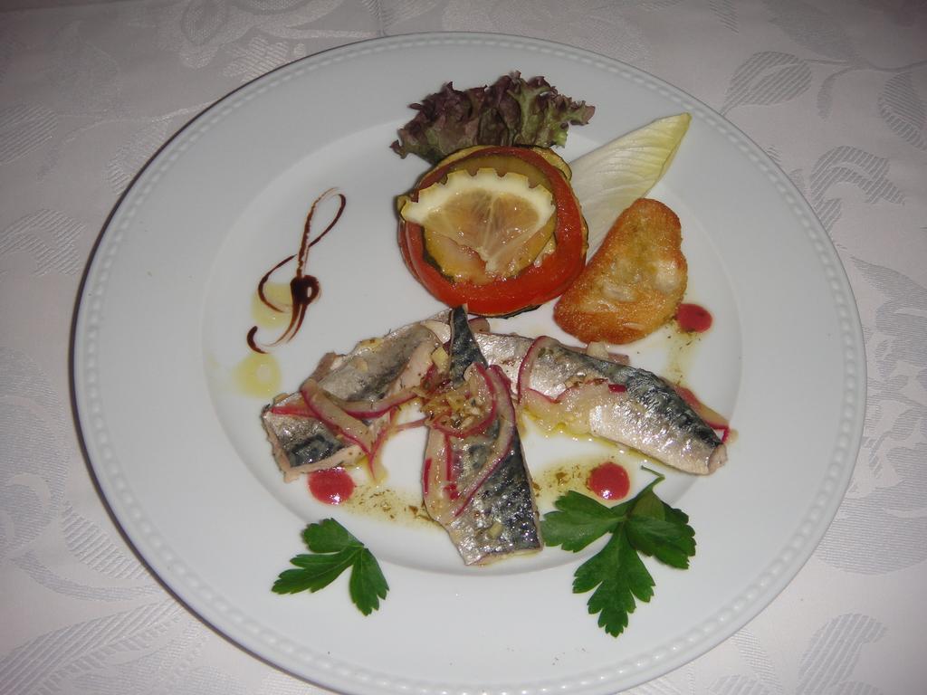 מונטברד Hotel L' Ecu חדר תמונה